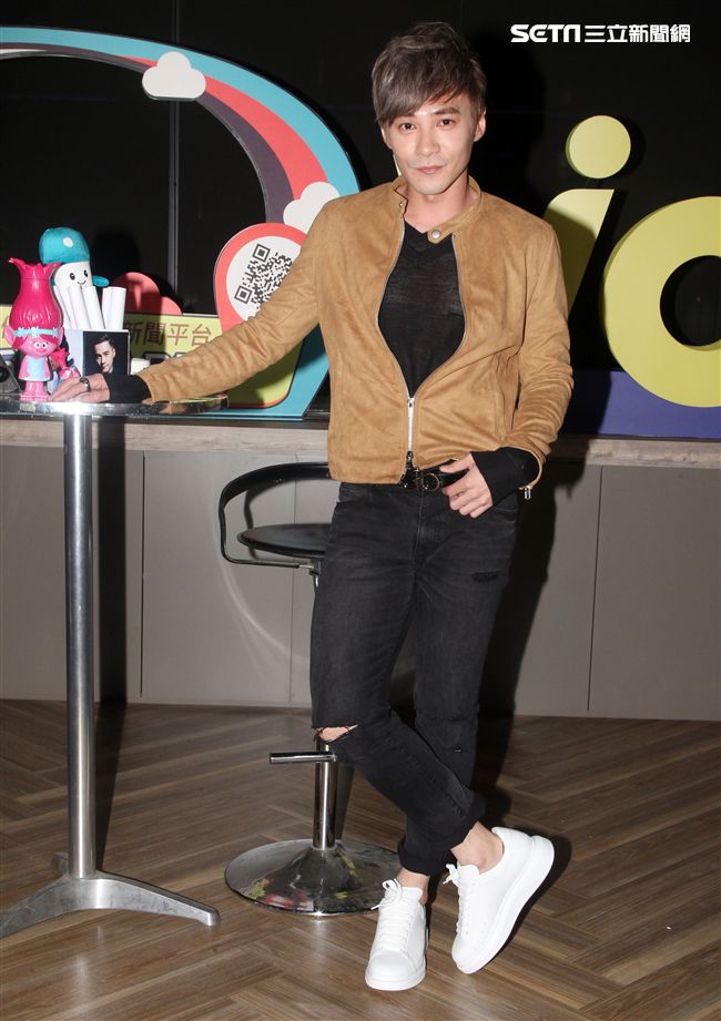 安安大明星會客室- 是元介Jay Shih駕到，未發表的新歌將在節目中首度唱給大家聽。（記者邱榮吉/攝影）