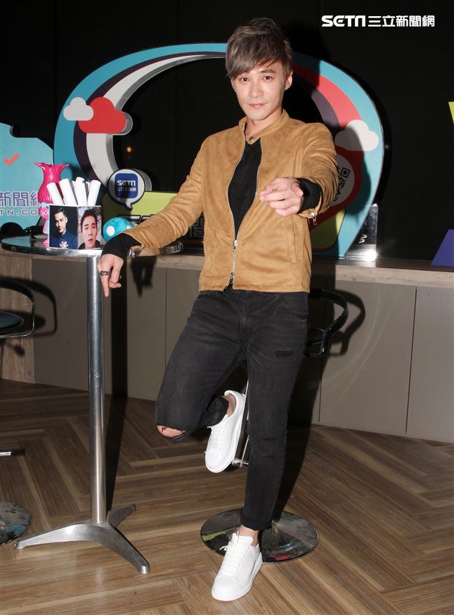 安安大明星會客室- 是元介Jay Shih駕到，未發表的新歌將在節目中首度唱給大家聽。（記者邱榮吉/攝影）