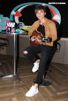 安安大明星會客室- 是元介Jay Shih駕到，未發表的新歌將在節目中首度唱給大家聽。（記者邱榮吉/攝影）