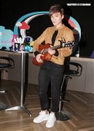 安安大明星會客室- 是元介Jay Shih駕到，未發表的新歌將在節目中首度唱給大家聽。（記者邱榮吉/攝影）