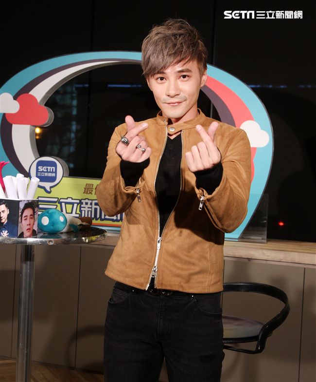 安安大明星會客室- 是元介Jay Shih駕到，未發表的新歌將在節目中首度唱給大家聽。（記者邱榮吉/攝影）
