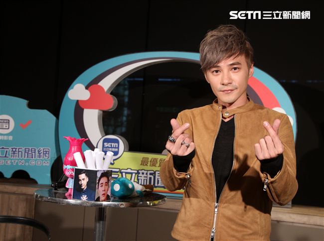 安安大明星會客室- 是元介Jay Shih駕到，未發表的新歌將在節目中首度唱給大家聽。（記者邱榮吉/攝影）