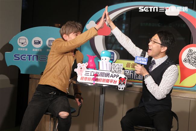 安安大明星會客室- 是元介Jay Shih駕到，未發表的新歌將在節目中首度唱給大家聽。（記者邱榮吉/攝影）