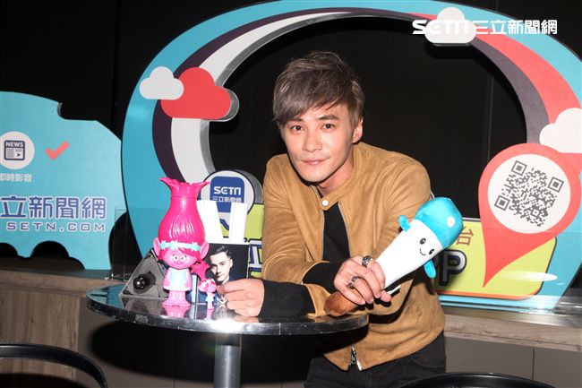 安安大明星會客室- 是元介Jay Shih駕到，未發表的新歌將在節目中首度唱給大家聽。（記者邱榮吉/攝影）