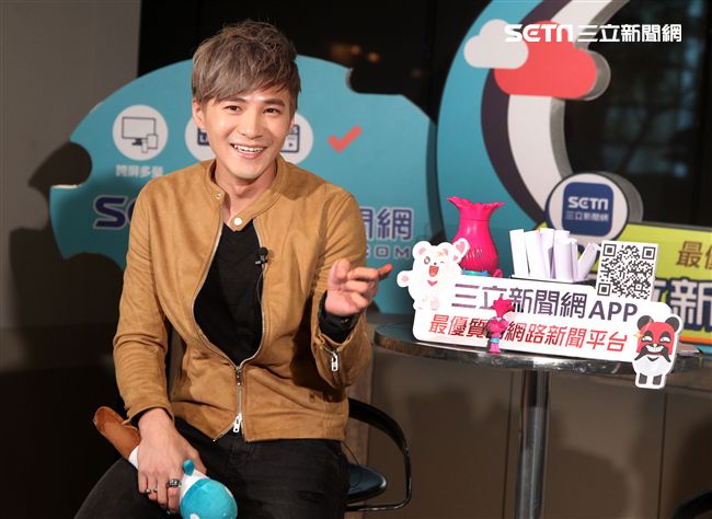 安安大明星會客室- 是元介Jay Shih駕到，未發表的新歌將在節目中首度唱給大家聽。（記者邱榮吉/攝影）