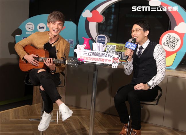 安安大明星會客室- 是元介Jay Shih駕到，未發表的新歌將在節目中首度唱給大家聽。（記者邱榮吉/攝影）