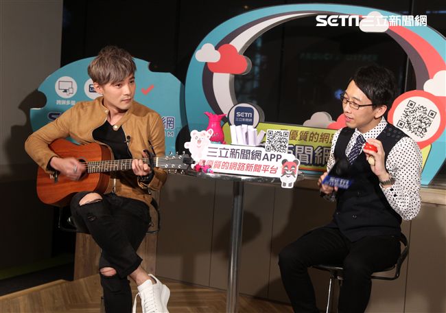 安安大明星會客室- 是元介Jay Shih駕到，未發表的新歌將在節目中首度唱給大家聽。（記者邱榮吉/攝影）