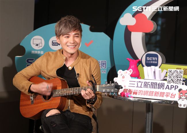 安安大明星會客室- 是元介Jay Shih駕到，未發表的新歌將在節目中首度唱給大家聽。（記者邱榮吉/攝影）