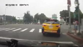 民眾攔車亂象多　計程車急煞易釀事故