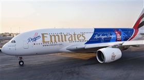 阿聯酋道奇隊彩繪機。（圖／翻攝自網路）