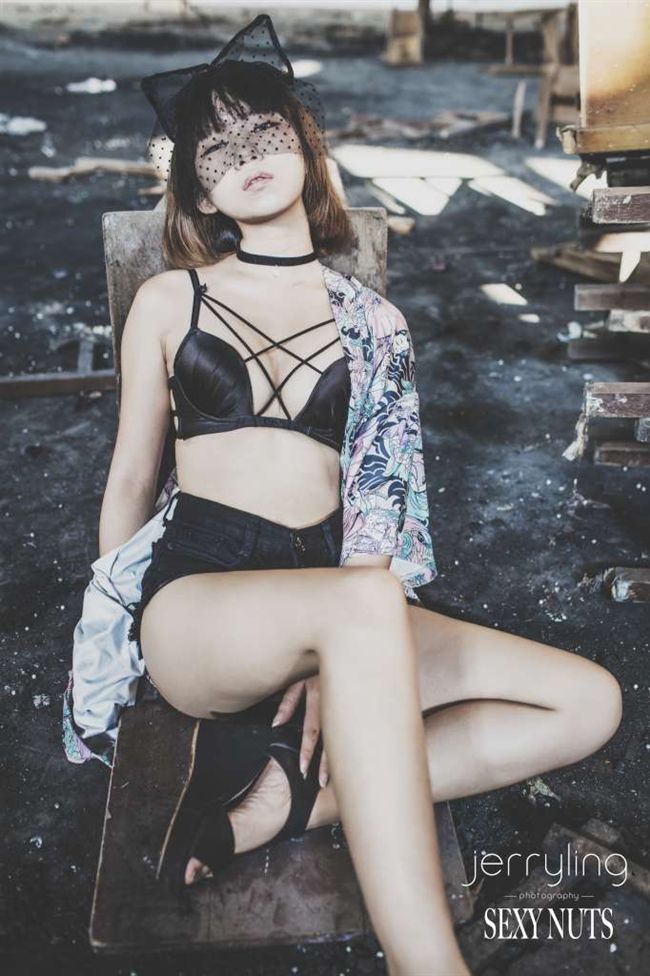 香港情色攝影師凌峰作品（圖／凌峰／SEXYNUTS）