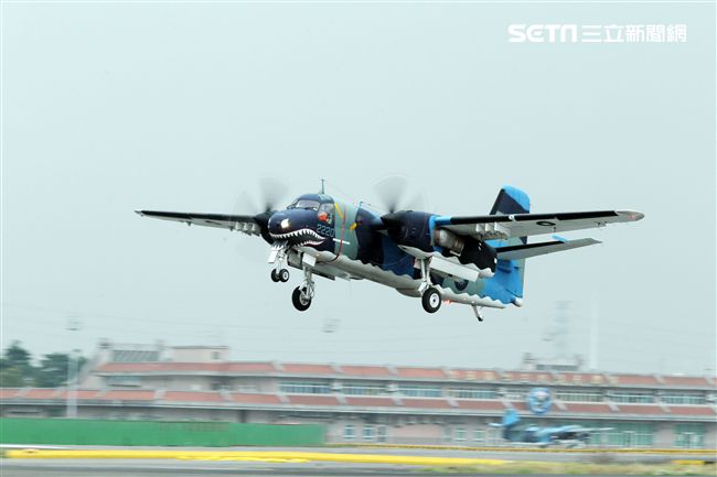 隸屬空軍第439混合聯隊的S-2T反潛機在服役30年後已正式除役功成身退，曾經有一段輝煌的戰功首次偵測到進入我領海前的中國潛艦。（記者邱榮吉/攝影）　