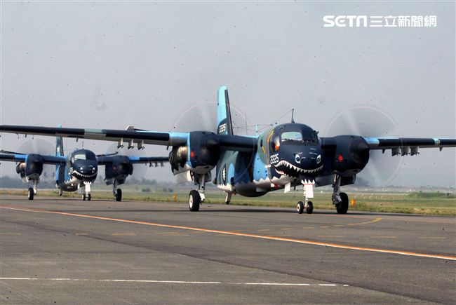 隸屬空軍第439混合聯隊的S-2T反潛機在服役30年後已正式除役功成身退，曾經有一段輝煌的戰功首次偵測到進入我領海前的中國潛艦。（記者邱榮吉/攝影）　