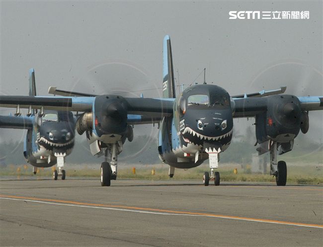 隸屬空軍第439混合聯隊的S-2T反潛機在服役30年後已正式除役功成身退，曾經有一段輝煌的戰功首次偵測到進入我領海前的中國潛艦。（記者邱榮吉/攝影）　