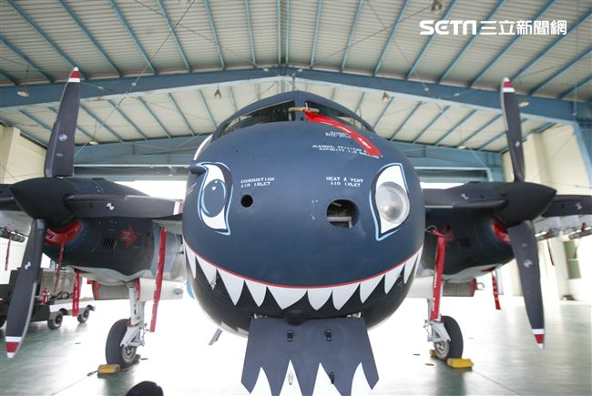隸屬空軍第439混合聯隊的S-2T反潛機在服役30年後已正式除役功成身退，曾經有一段輝煌的戰功首次偵測到進入我領海前的中國潛艦。（記者邱榮吉/攝影）　