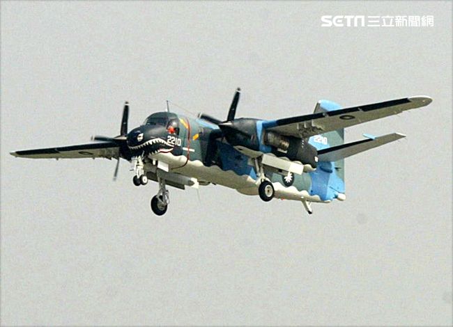 隸屬空軍第439混合聯隊的S-2T反潛機在服役30年後已正式除役功成身退，曾經有一段輝煌的戰功首次偵測到進入我領海前的中國潛艦。（記者邱榮吉/攝影）　