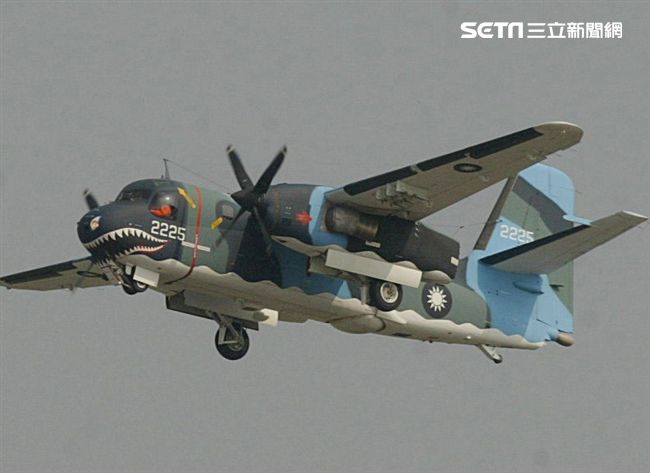 隸屬空軍第439混合聯隊的S-2T反潛機在服役30年後已正式除役功成身退，曾經有一段輝煌的戰功首次偵測到進入我領海前的中國潛艦。（記者邱榮吉/攝影）　