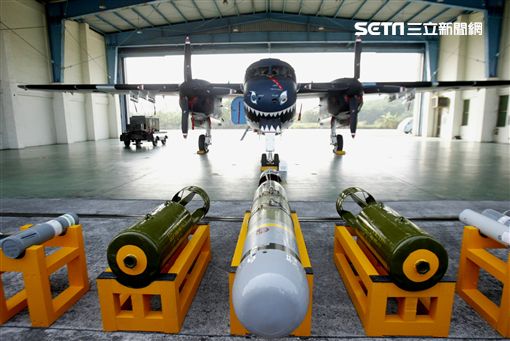 隸屬空軍第439混合聯隊的S-2T反潛機在服役30年後已正式除役功成身退，曾經有一段輝煌的戰功首次偵測到進入我領海前的中國潛艦。（記者邱榮吉/攝影）　