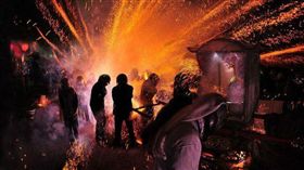 台南鹽水蜂炮。（圖／翻攝自台灣觀光年曆）