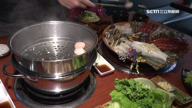 春雞一鍋三吃　雞湯貝蝦一次「暖身」