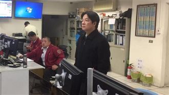 賴清德坐鎮指揮　怒查網傳不實樓倒照