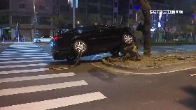 ~撞安全島逃1200