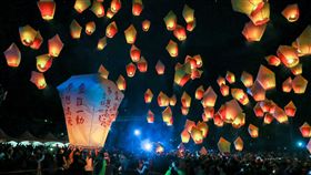 台灣燈會　平溪天燈　圖／中央社