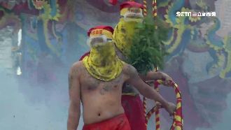 野柳神明跳水淨港　台東雙轎炸寒單