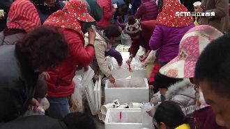 婆媽狂打包　元宵吃飯擔萬人搶食變調