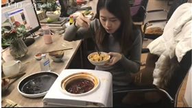 辦公室小野,大陸,微博,美拍,KUSO,火鍋 圖／翻攝自美拍