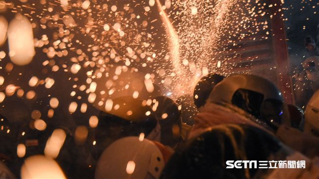 【圖】鹽水蜂炮慶元宵　場面超震撼！