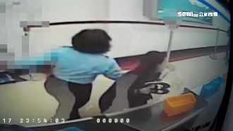 單親媽攜毒闖關落跑　年幼子女全目擊