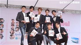 201702212-SpeXial Okinawa 沖繩寫真遊記 簽名會（偉晉、明杰、子閎、Teddy、Evan、風田、以綸、易恩）　圖／鄭先生