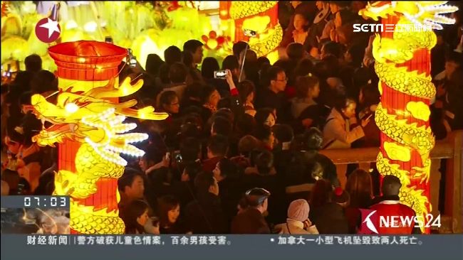 看不見地面　60萬人擠爆南京夫子廟