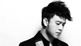 大陸歌手兼製作人覃楨11日驚傳猝死。（翻攝自《夢響當然音樂》微博）