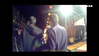 乘客半路遇仇家　趕走運將劫車狂衝撞