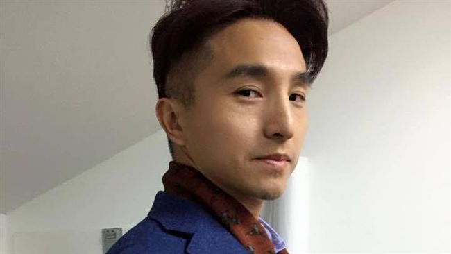 鞭炮在他胸口爆炸　王少偉帽T秒燒焦