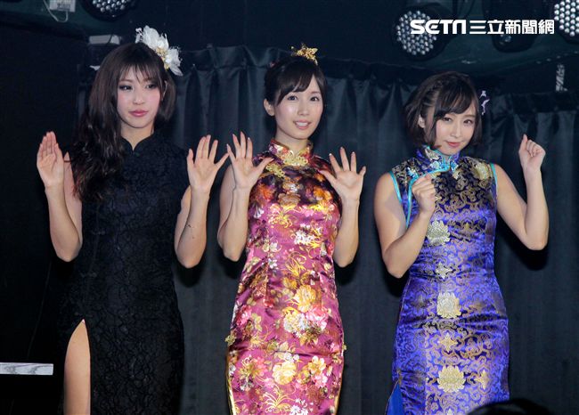 日本AV女優小島南、紀見步實、水稀美里來台粉絲見面會。（記者邱榮吉/攝影）