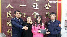 陸籍陳姓女大生不慎遺落包包在計程車上，警方透過雲端定位功能，一個多小時便尋回包包，她事後在臉書po文感謝帥警（翻攝畫面）
