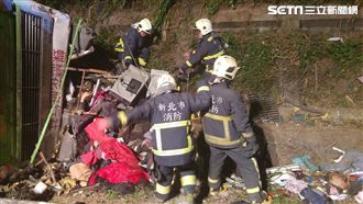 賞櫻團遊覽車國5翻車　32死12傷