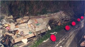 國5,國3,遊覽車,邊坡,翻落,救援,蝶戀花旅行社　圖／翻攝畫面