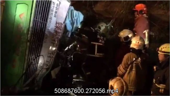 國5翻落慘劇　遊覽車1998出廠