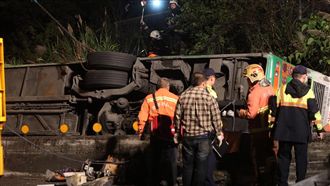 國道嚴重車禍釀33死　二殯架設靈堂