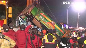 遊覽車,翻覆,吊車