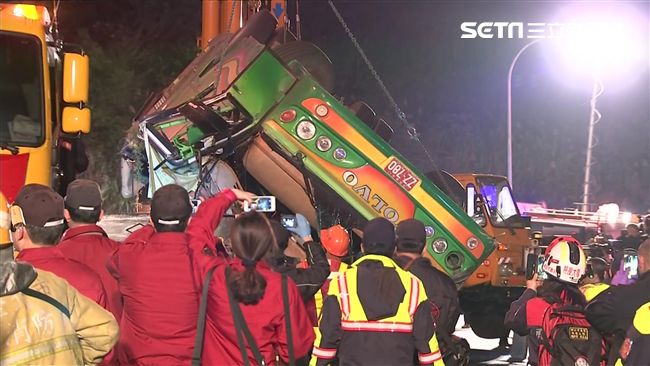 國道翻車32死　日網友：台灣不意外