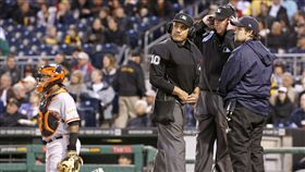 ▲美國職棒電視輔助判決（圖／美聯社／達志影像）
