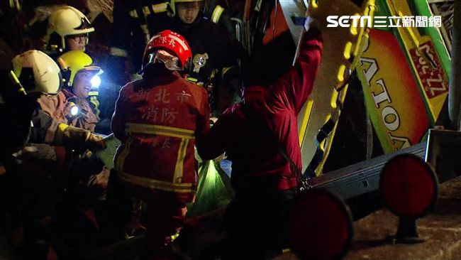 僅剩臉皮連脖子　家屬認屍搥牆痛哭