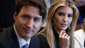 伊凡卡坐加拿大總理旁  陪爸開會吸睛_美聯社