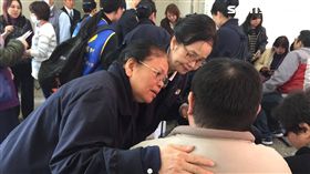 遊覽車翻覆事件！慈濟助念、聲聲佛號膚悲慟