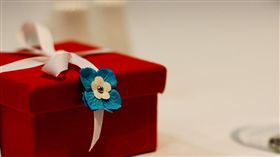 禮物
https://www.flickr.com/photos/quattro_ftw/3424691075/in/photolist-6dCrkR-4aT8QN-dAGC3G-wKPZuX-5UTiMS-4oTgqn-axknAf-8ddr6f-dxgMa9-9152Jb-EvqxQb-qeniHE-2WK4n-6q5HSS-aVmeYp-ikse9t-64fbJn-7ZrbDr-7ZrcaF